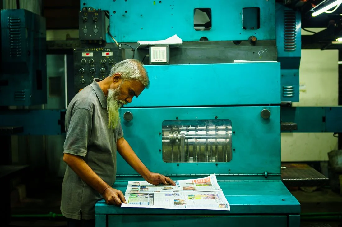 Atelier de tipografie - verificarea materialelor proaspăt printate