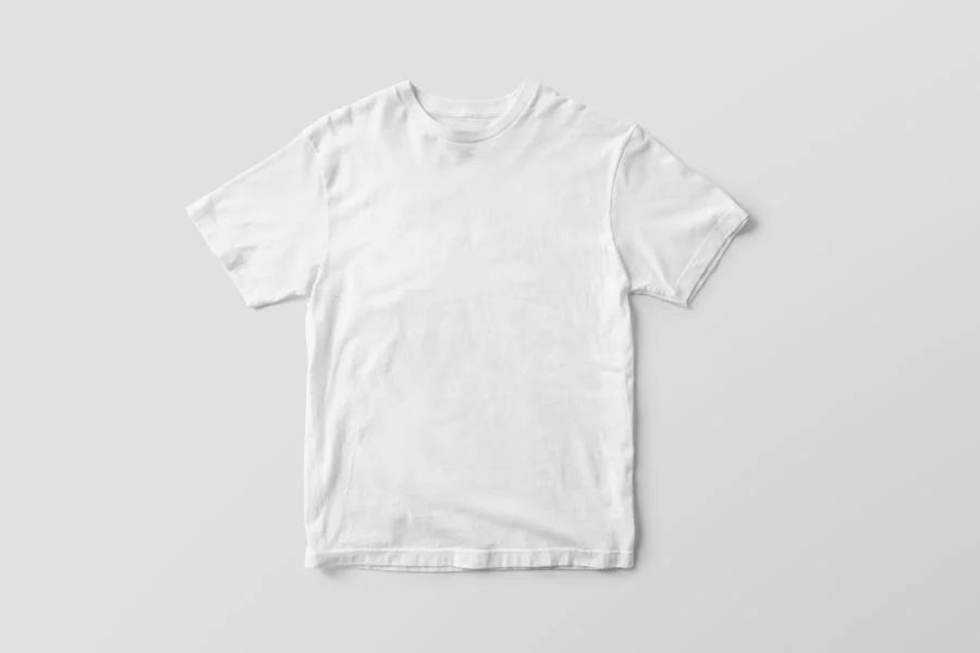 Tricou alb personalizat pregătit pentru imprimare logo